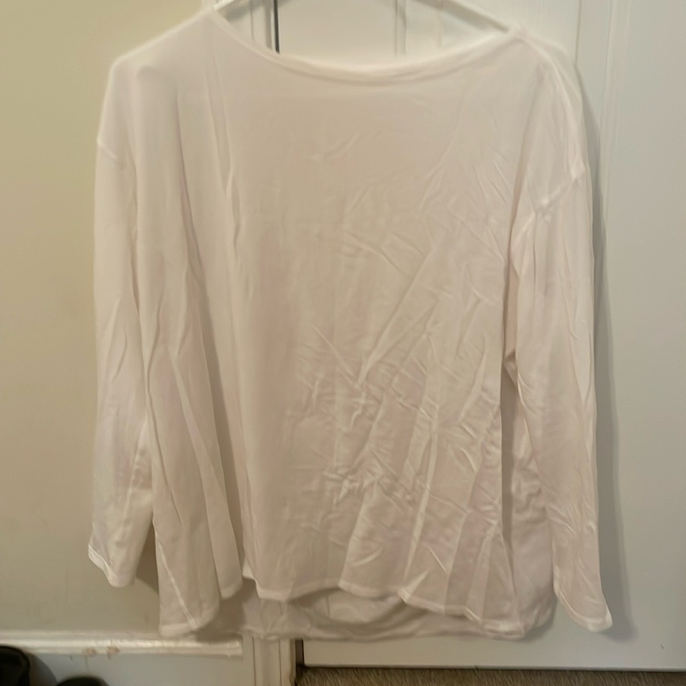 Lululemon women’s back in action tshirt